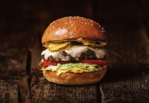 A legjobb burger könnyű, mégis karakteres ízű – hogyan lehet egyszerre laktató és friss egy burger? Bamba hamburger